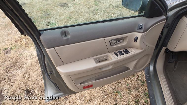 image for item DA2112 2002 Ford Taurus