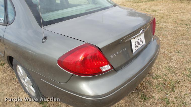 image for item DA2112 2002 Ford Taurus