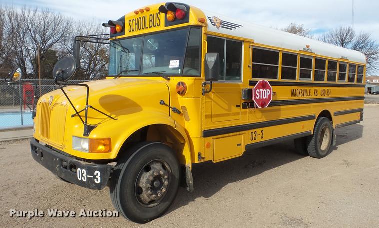 image for item DA2114 2004 International CE school bus
