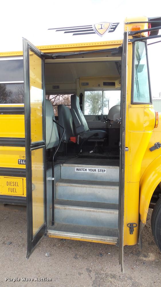 image for item DA2114 2004 International CE school bus