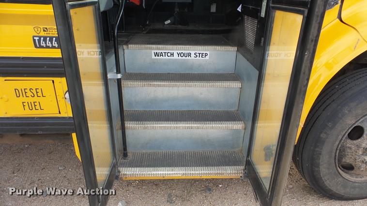 image for item DA2114 2004 International CE school bus