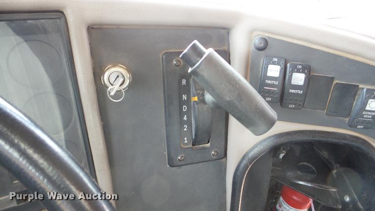 image for item DA2114 2004 International CE school bus