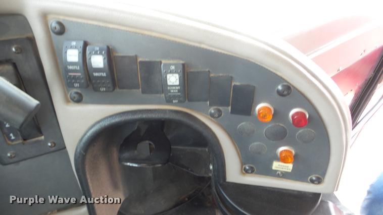 image for item DA2114 2004 International CE school bus