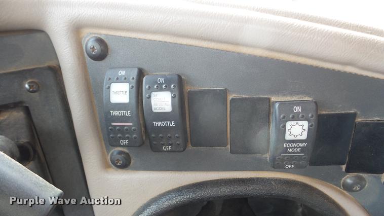 image for item DA2114 2004 International CE school bus