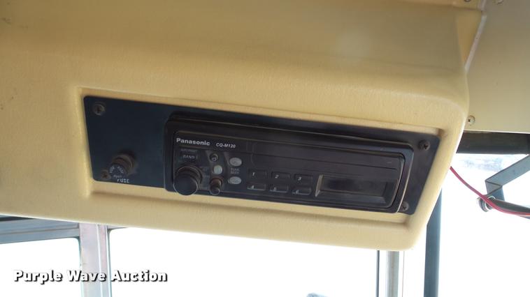 image for item DA2114 2004 International CE school bus