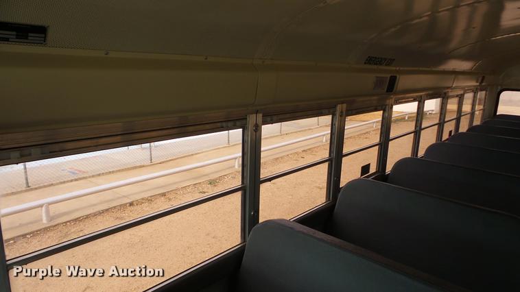 image for item DA2114 2004 International CE school bus