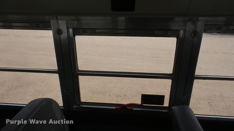 image for item DA2114 2004 International CE school bus