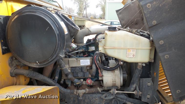 image for item DA2114 2004 International CE school bus