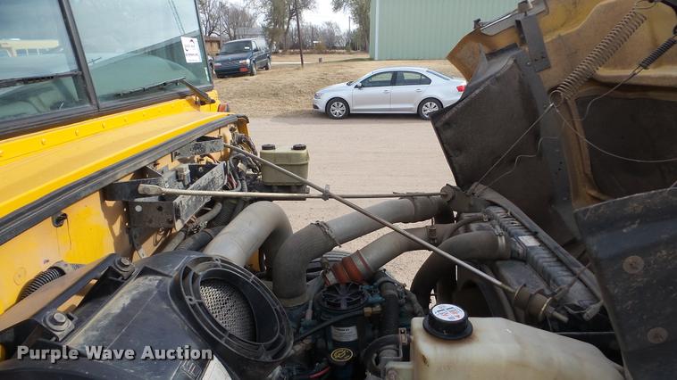 image for item DA2114 2004 International CE school bus