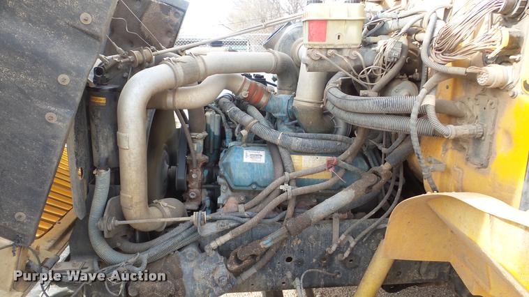 image for item DA2114 2004 International CE school bus