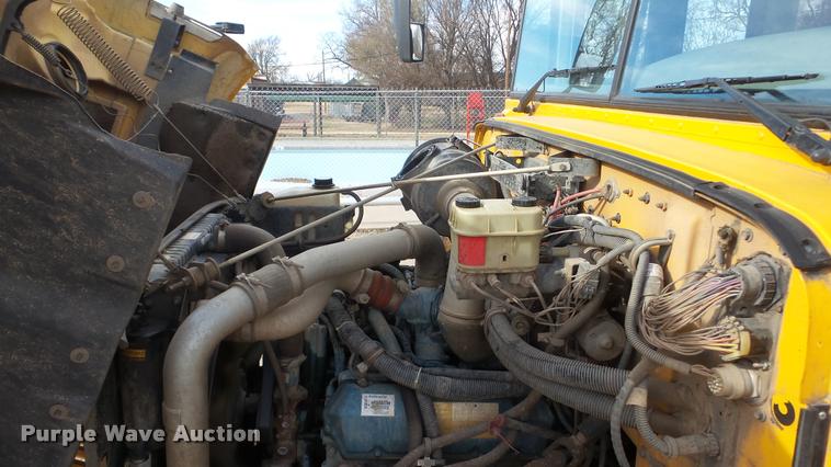 image for item DA2114 2004 International CE school bus