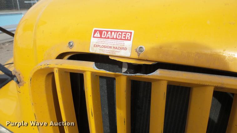 image for item DA2114 2004 International CE school bus