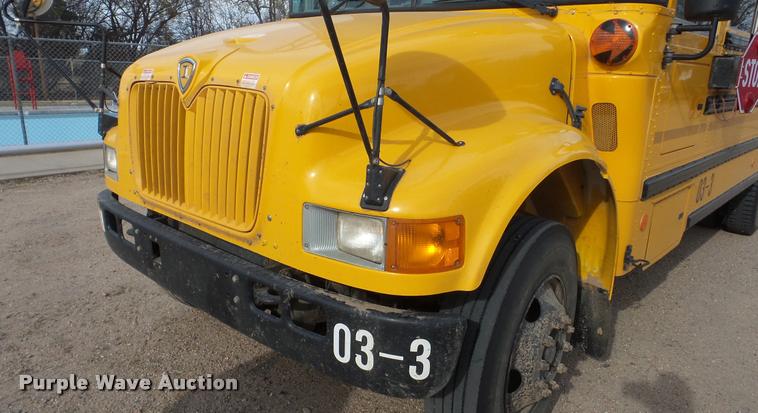 image for item DA2114 2004 International CE school bus