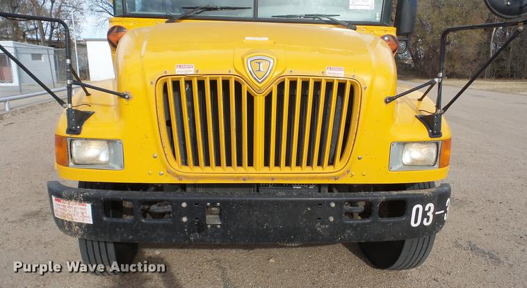 image for item DA2114 2004 International CE school bus