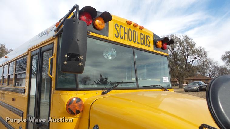 image for item DA2114 2004 International CE school bus