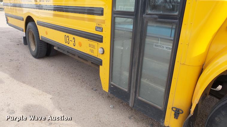 image for item DA2114 2004 International CE school bus