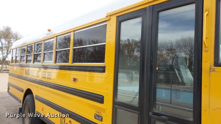 image for item DA2114 2004 International CE school bus