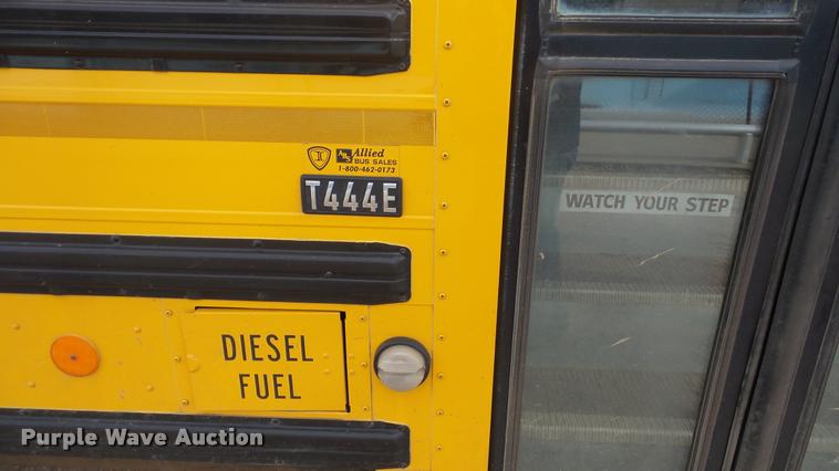 image for item DA2114 2004 International CE school bus