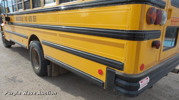 image for item DA2114 2004 International CE school bus