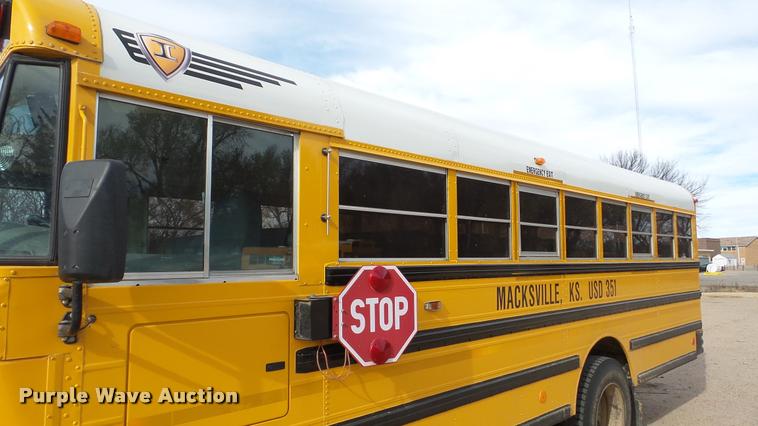 image for item DA2114 2004 International CE school bus