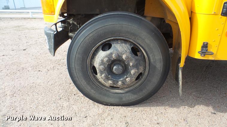 image for item DA2114 2004 International CE school bus