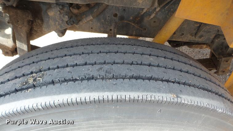 image for item DA2114 2004 International CE school bus