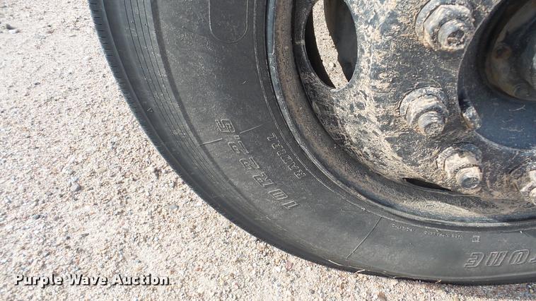 image for item DA2114 2004 International CE school bus