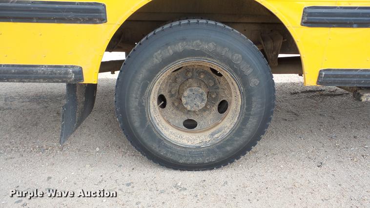 image for item DA2114 2004 International CE school bus