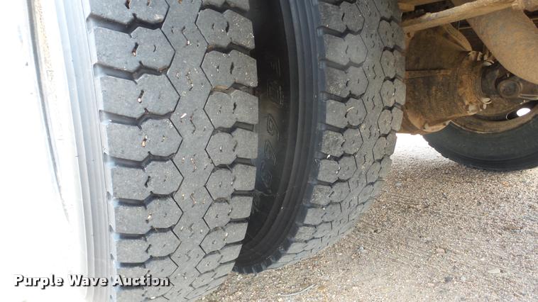 image for item DA2114 2004 International CE school bus