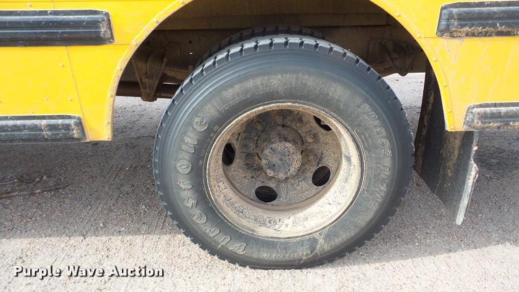 image for item DA2114 2004 International CE school bus