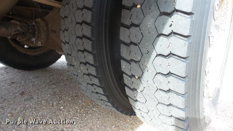 image for item DA2114 2004 International CE school bus