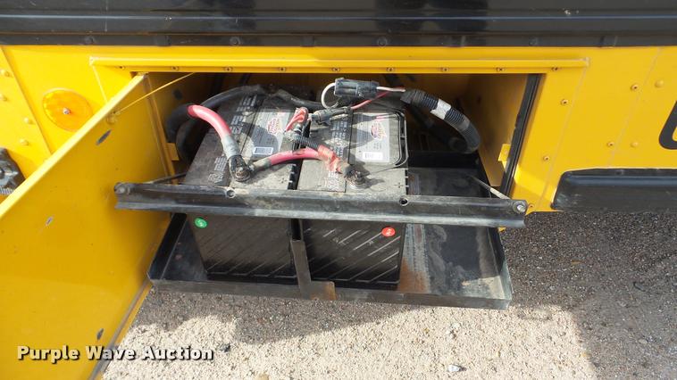 image for item DA2114 2004 International CE school bus