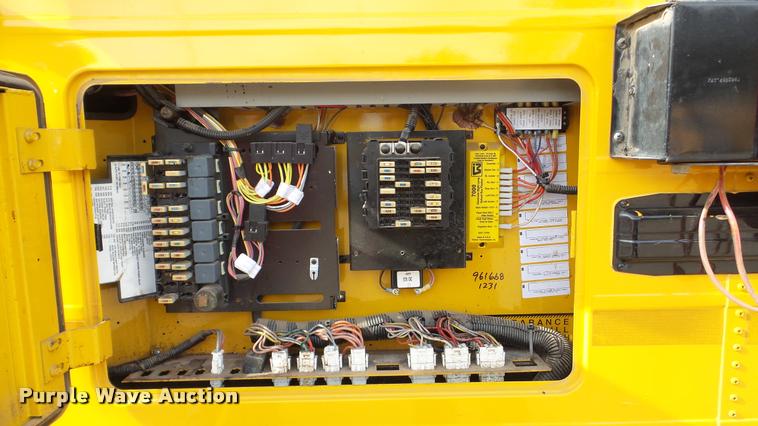 image for item DA2114 2004 International CE school bus