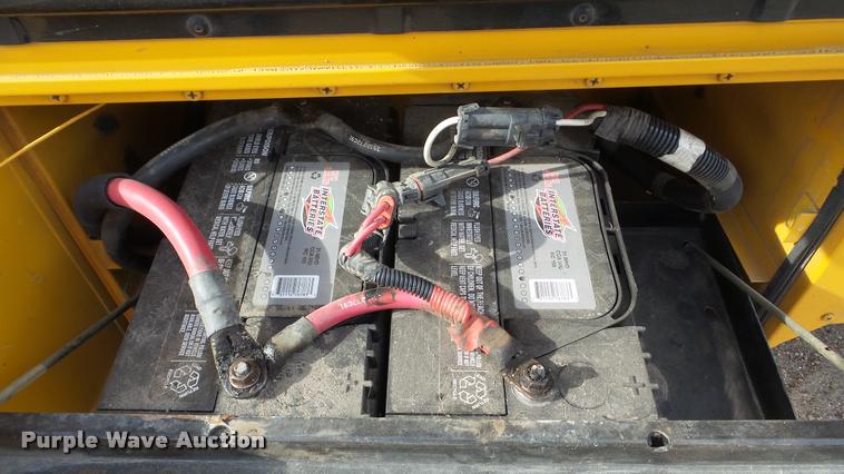 image for item DA2114 2004 International CE school bus