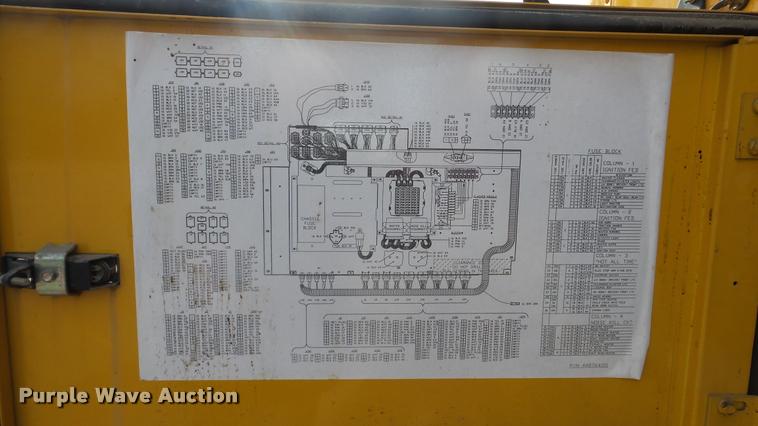 image for item DA2114 2004 International CE school bus