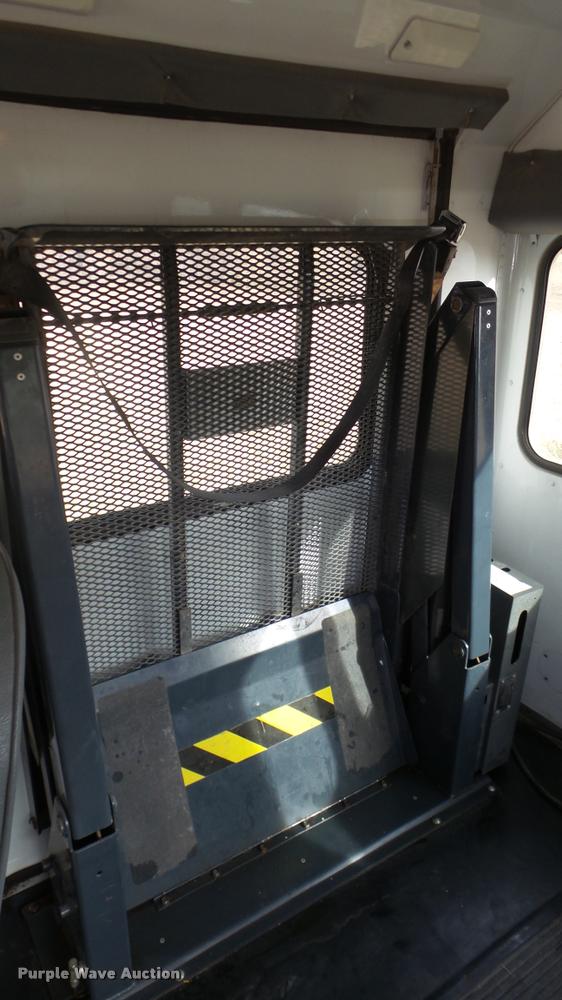 image for item DA2115 1993 Ford Econoline E350 school bus