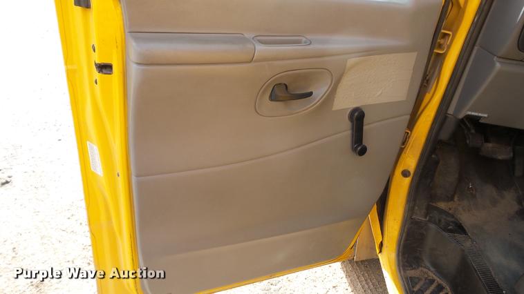 image for item DA2116 2001 Ford Econoline E450 school bus