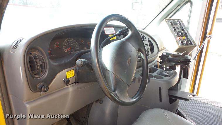 image for item DA2116 2001 Ford Econoline E450 school bus