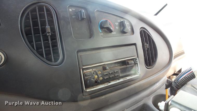 image for item DA2116 2001 Ford Econoline E450 school bus