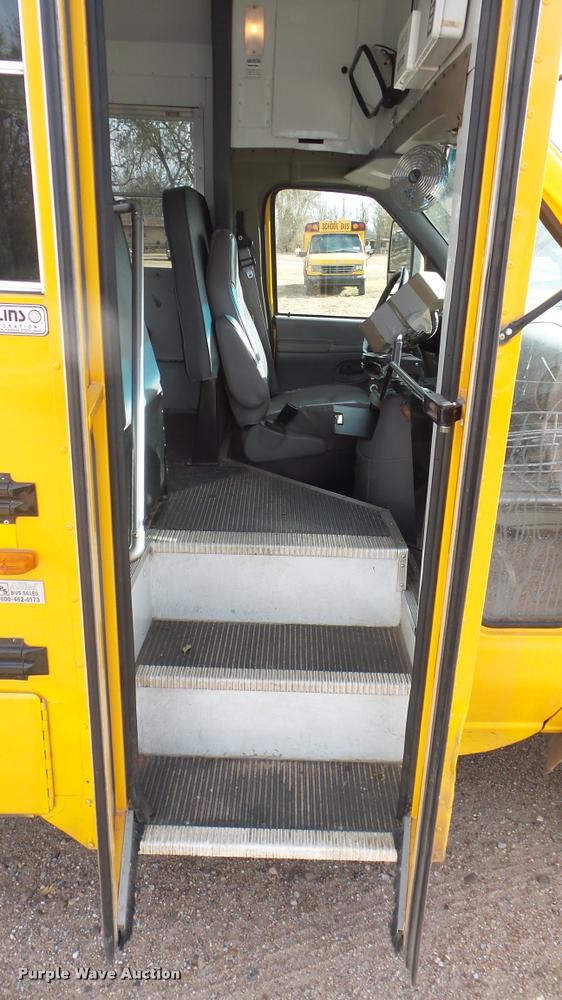 image for item DA2116 2001 Ford Econoline E450 school bus