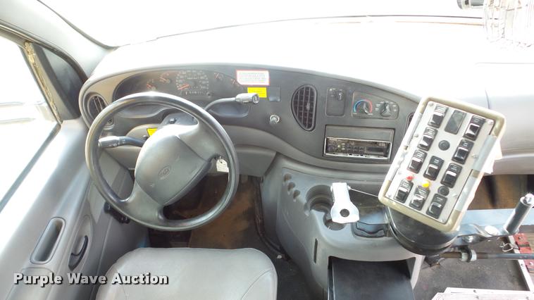 image for item DA2116 2001 Ford Econoline E450 school bus