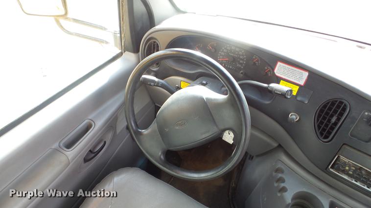 image for item DA2116 2001 Ford Econoline E450 school bus