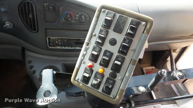 image for item DA2116 2001 Ford Econoline E450 school bus