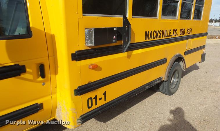 image for item DA2116 2001 Ford Econoline E450 school bus
