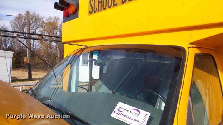 image for item DA2116 2001 Ford Econoline E450 school bus