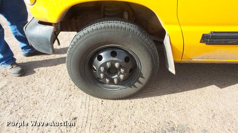 image for item DA2116 2001 Ford Econoline E450 school bus