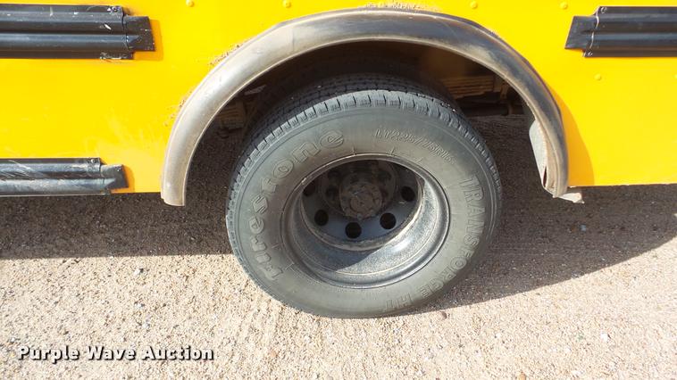 image for item DA2116 2001 Ford Econoline E450 school bus