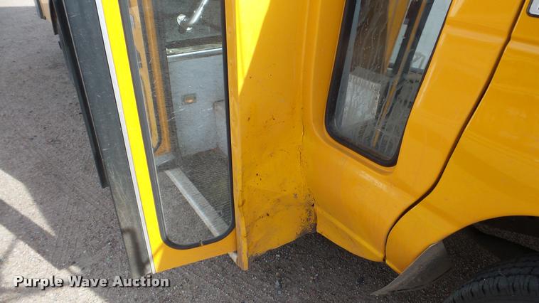 image for item DA2116 2001 Ford Econoline E450 school bus