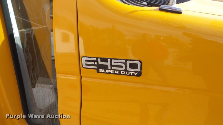 image for item DA2116 2001 Ford Econoline E450 school bus