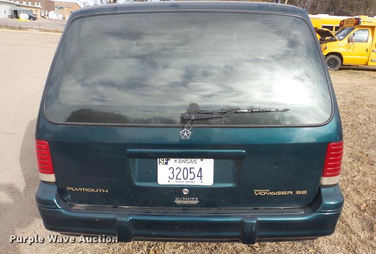 image for item DA2118 1994 Plymouth Grand Voyager van